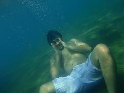 Click image for larger version

Name:	Underwater.jpg
Views:	130
Size:	62.9 KB
ID:	18762